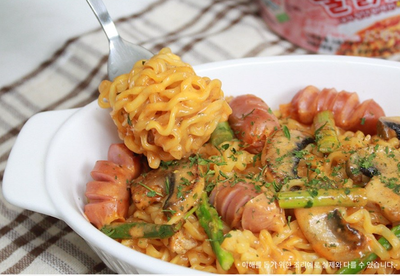 Samyang Rose Fire Chicken Stir-fry Ramen (불닭볶음면 삼양 로제불닭볶음면 큰컵)