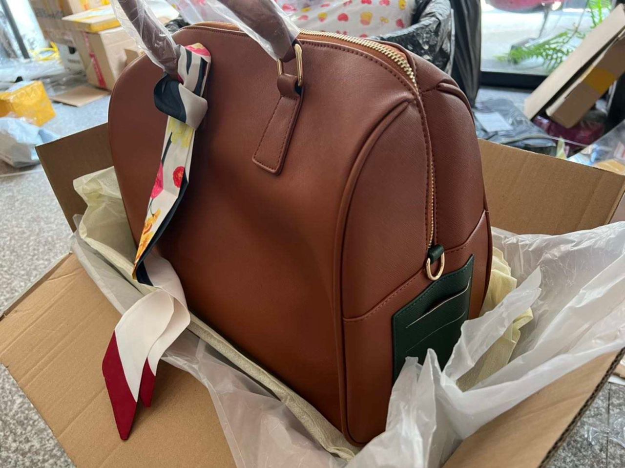 V 'ARTIST-MADE' MUTE BOSTON BAG [ARTIST-MADE COLLECTION]